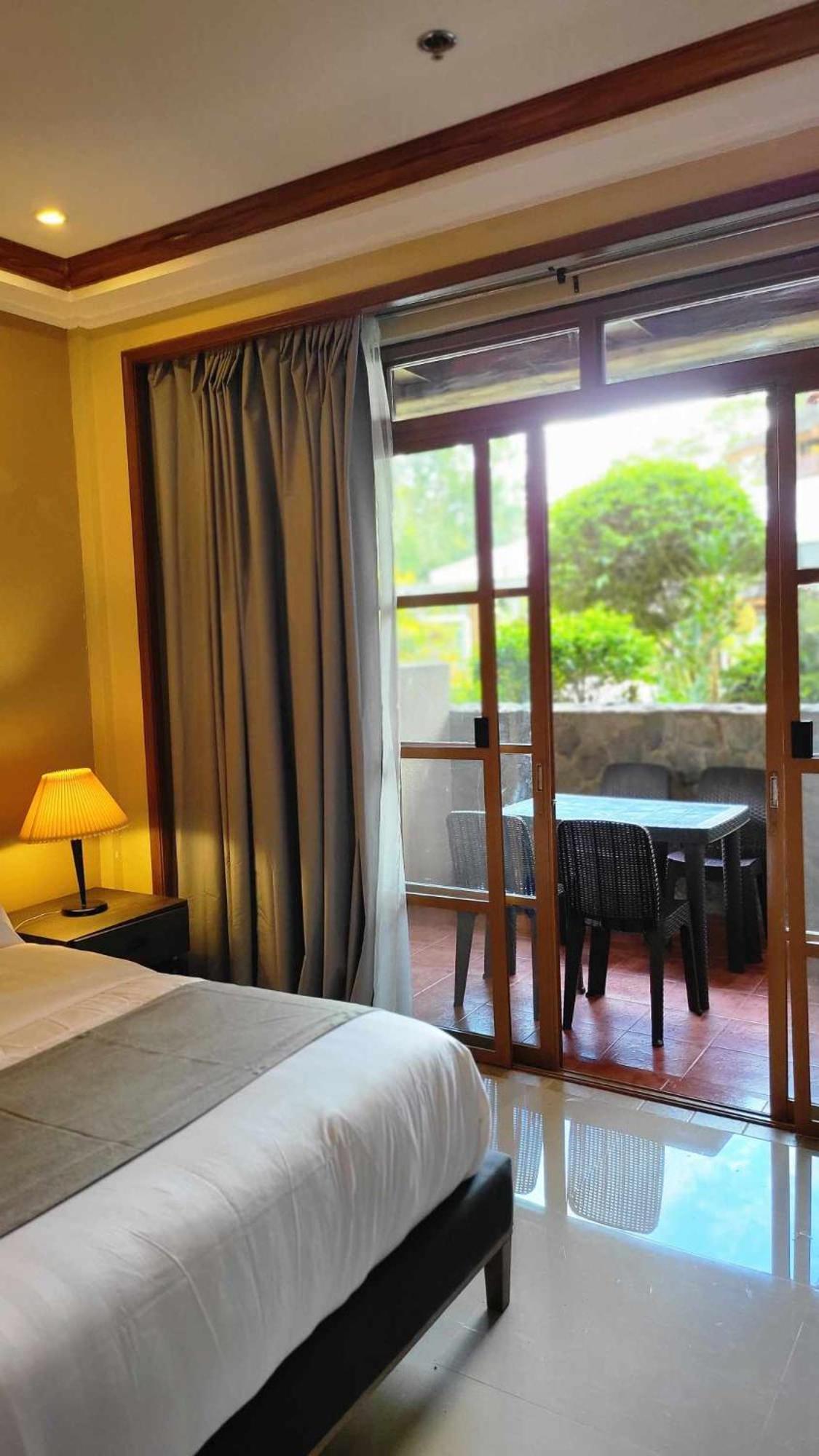 Charming Garden View,Privately Owned Deluxe Room At The Manor By Mist And Pine Baguio City ภายนอก รูปภาพ