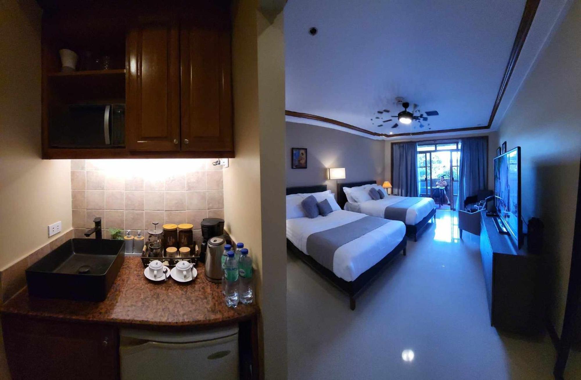 Charming Garden View,Privately Owned Deluxe Room At The Manor By Mist And Pine Baguio City ภายนอก รูปภาพ